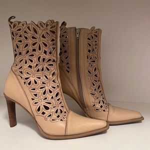 Absolutely stunning leather boots